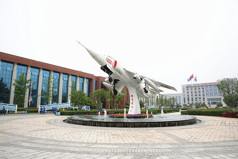 航空装备展示坪。